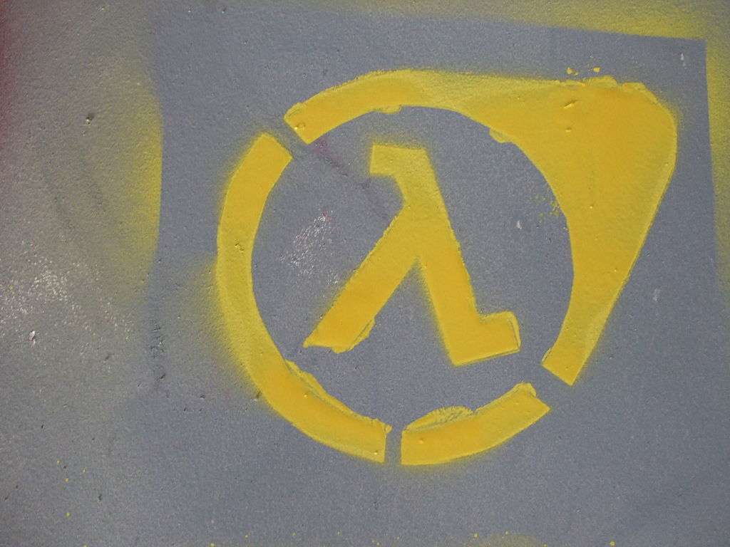 Imagen del símbolo lamba pintado en una pared como referencia al videojuego Half Life